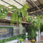 ทานอาหารในโซน outdoot ให้ความรู้สึกร่มรื่นผ่อนคลาย สบายตา