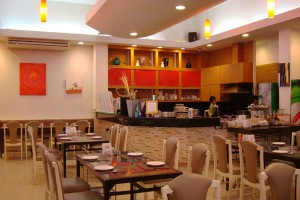 อีกมุมหนึ่งของห้อง Grand Room  เป็นบาร์เครื่องดื่ม สำหรับผลิตเครื่องดื่มและขนมหวานอร่อยๆ ไว้ให้ลูกค้าร้านอาหารเพลินได้รับประทานกัน